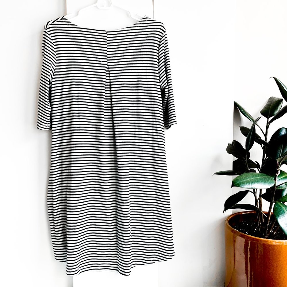 knot sisters classic striped shift dress - Picture 3 of 4